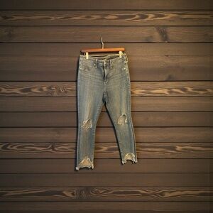 Universal Thread Light Blue Distressed Cropped Jeans